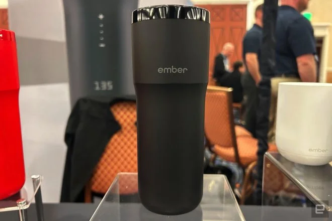 La tasse connectée Ember Travel Mug 2+ peut utiliser le réseau Apple  Localiser